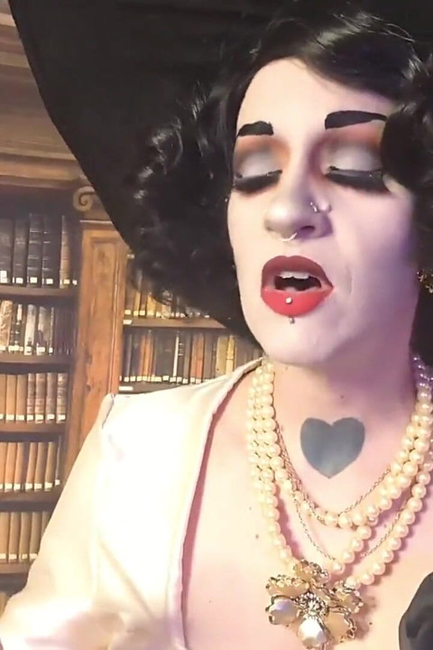 Valentýnské rande s Lady Dimitrescu