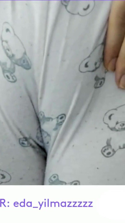 CAMELTOE- MEMEK BENGKAK- MASTURBASI DENGAN PIYAMA | Klip 1