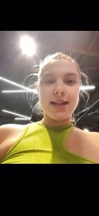 체육관에서 훈련과 자위