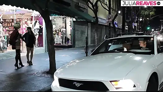 Cewek cantik membelai klitoris saat kekasih meniduri memeknya yang sempit dalam-dalam