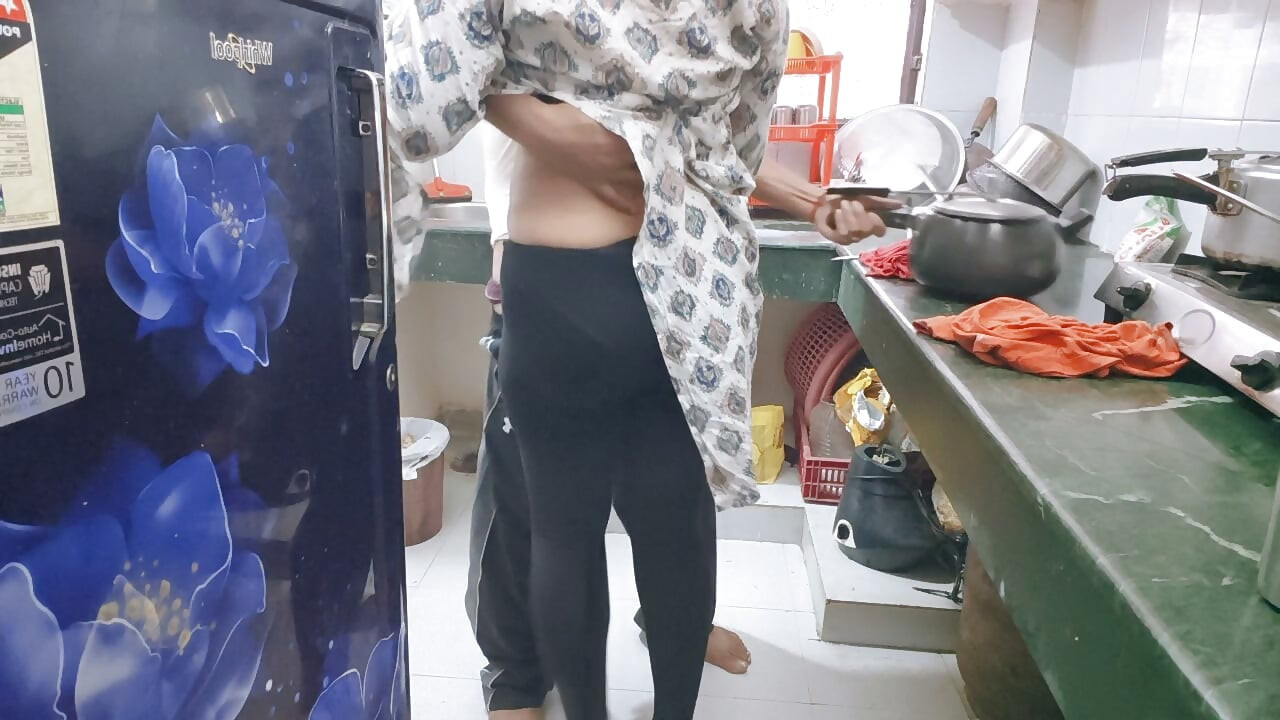 Romans z bhabhi w kuchni