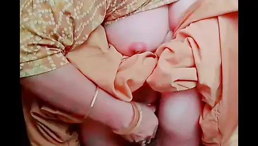 Her koca karısını yatakta mutlu tutamaz. Şu tatminsiz Hintli kadına bak. Kocasından memnun değil ama içinde başka biri var