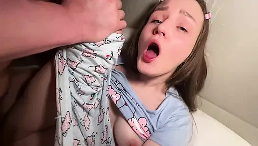 MEREGANGKAN MEMEK SEMPIT SAUDARA TIRI