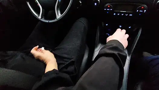 Amateur-MILF gibt einem taxifahrer einen handjob und neckt ihn im auto, in der Öffentlichkeit