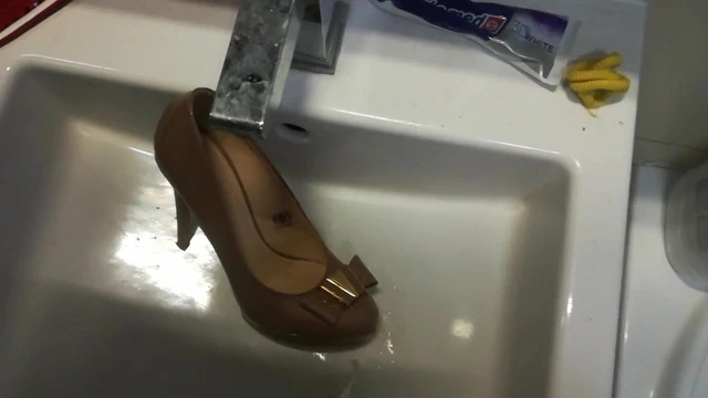 piss in shoes
