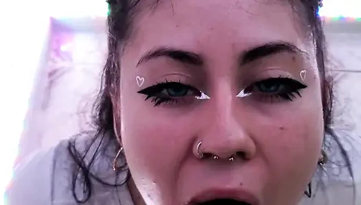 Kolumbianische süße lässt mich auf ihre kleinen titten kommen, sie liebt mein sperma!