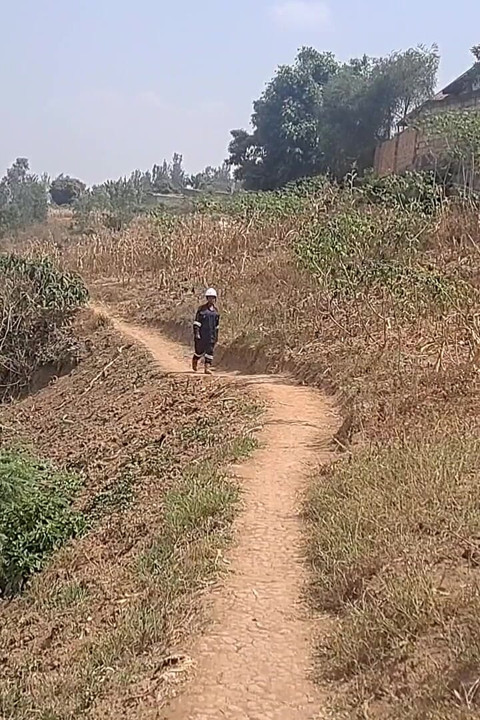 Compañero De Trabajo Escapa Del Trabajo Para Ir a Casa a Masturbarse El Coño