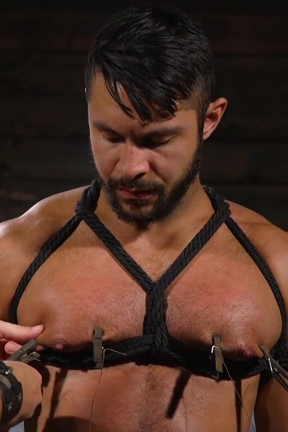 Seth Santoro: Muscle Submissive Suffers for Christian Wilde