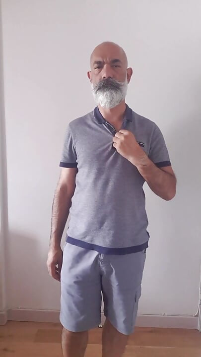 Desnudándose