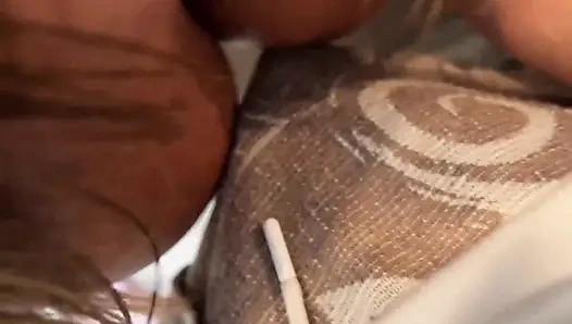 Chillen am pool mit alanna pow und ihren großen natürlichen melonen