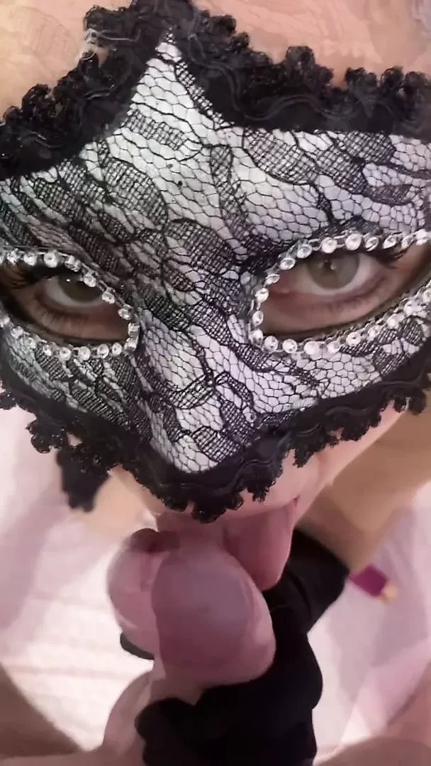 意大利业余 pompino e sborrata 在 faccia ingoia tutto
