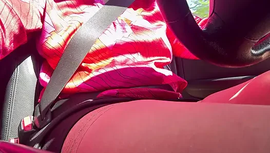 Ich zog über und reibte meine muschi im Auto, bis ich einen intensiven orgasmus hatte.