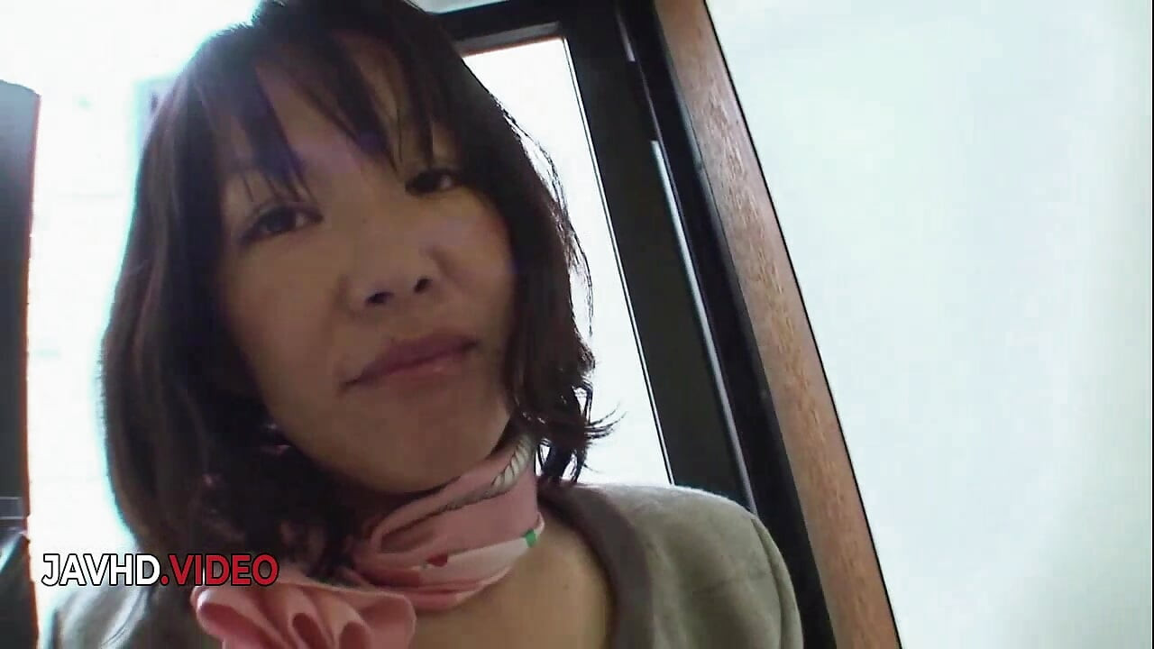 Mature Kiyoe Majima Pleasures Her Hairy Pussy with a Vibrator