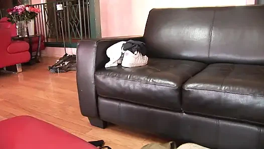 Сногсшибательную милфу в сексуальном нижнем белье отшпилили