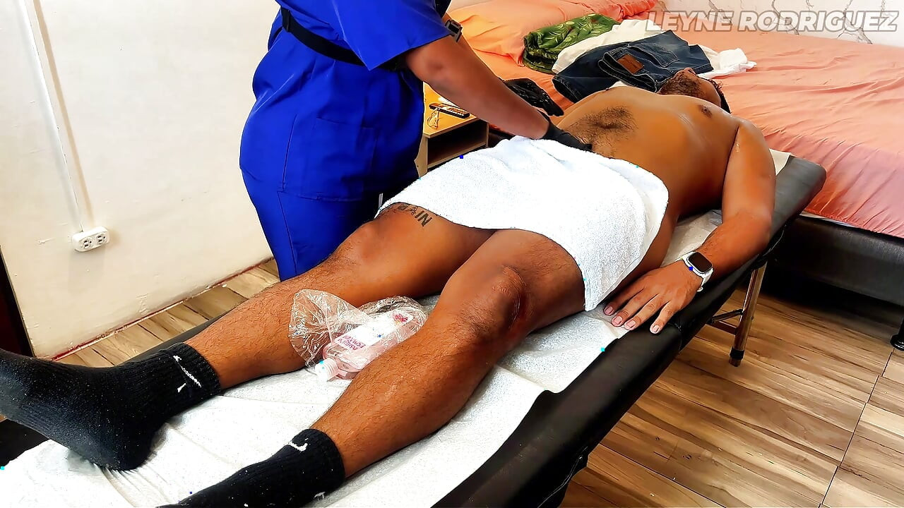 Massage with an unexpected happy ending - Risky Cum