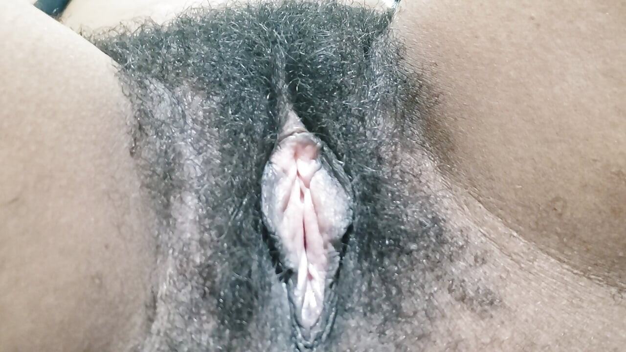 Forførende Med Varm Rosa Hårete Fitte MILF i HD