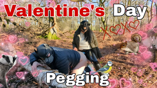 Valentinstag, Pegging im Wald überrascht Wald öffentliches Domina flr Bondage, BDSM volles Video - Strapon