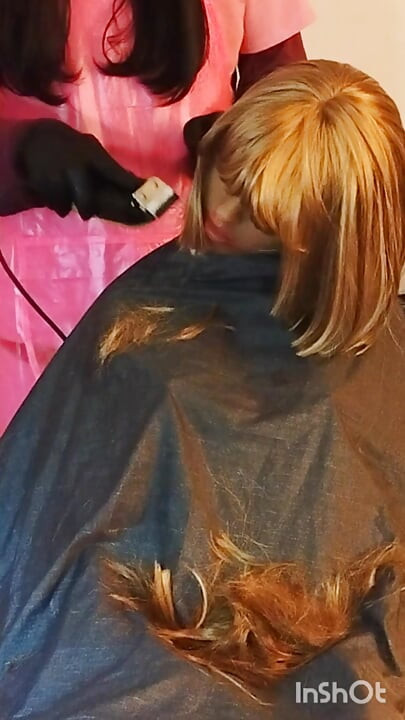 Julia黑人性爱玩偶奴隶，金色短波波头