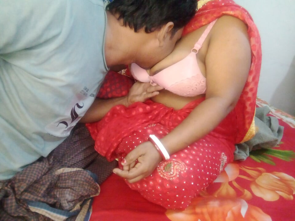 Baise hardcore, bhabhi, sexe torride avec son copain en sari à la maison