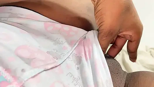 I put on tight shorts and itch my vagina and I manage to get a good orgasm