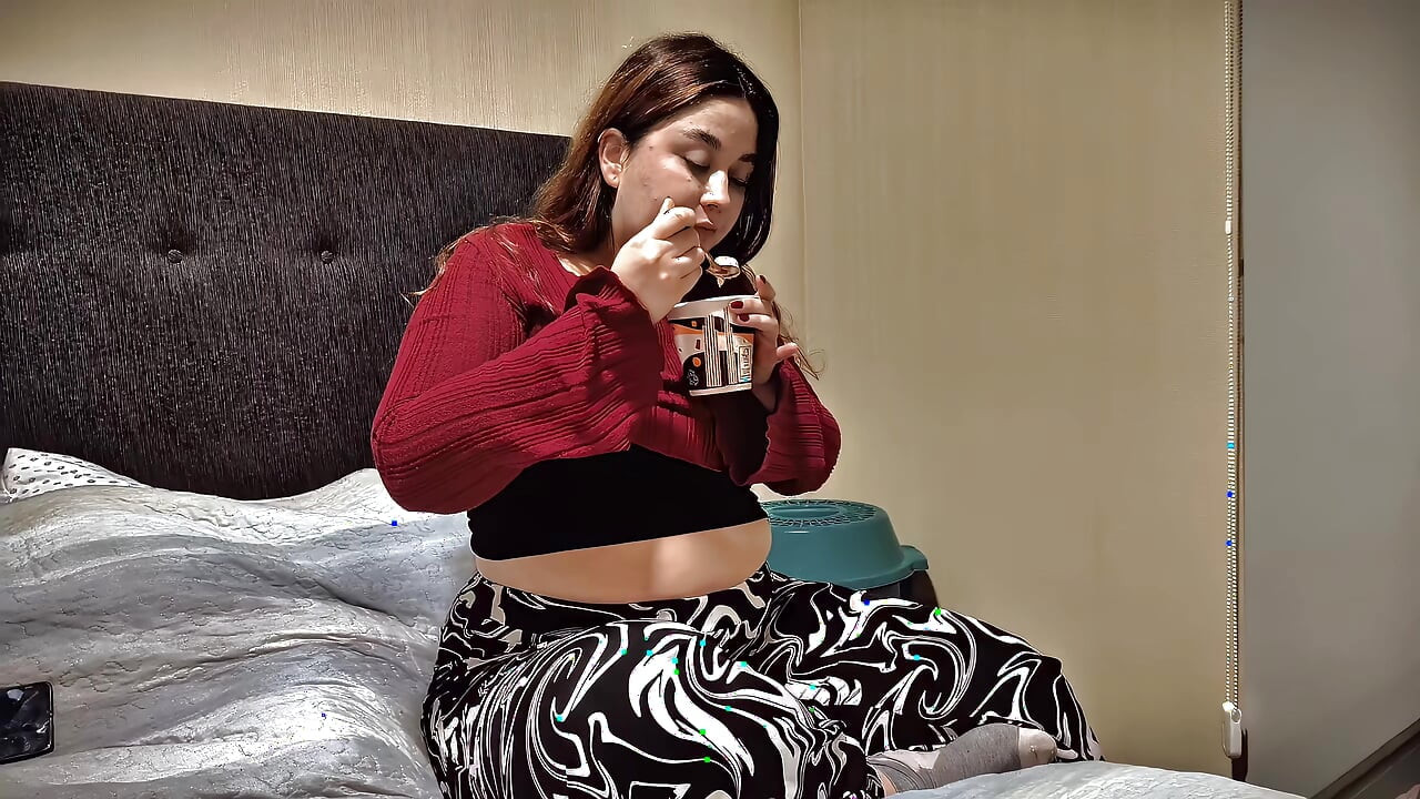 Nicole'un Yatma Zamanı atıştırması: Soyunuyor, Azdırıyor Ve Büyük Yumuşak Göbeğimi Gösteriyor