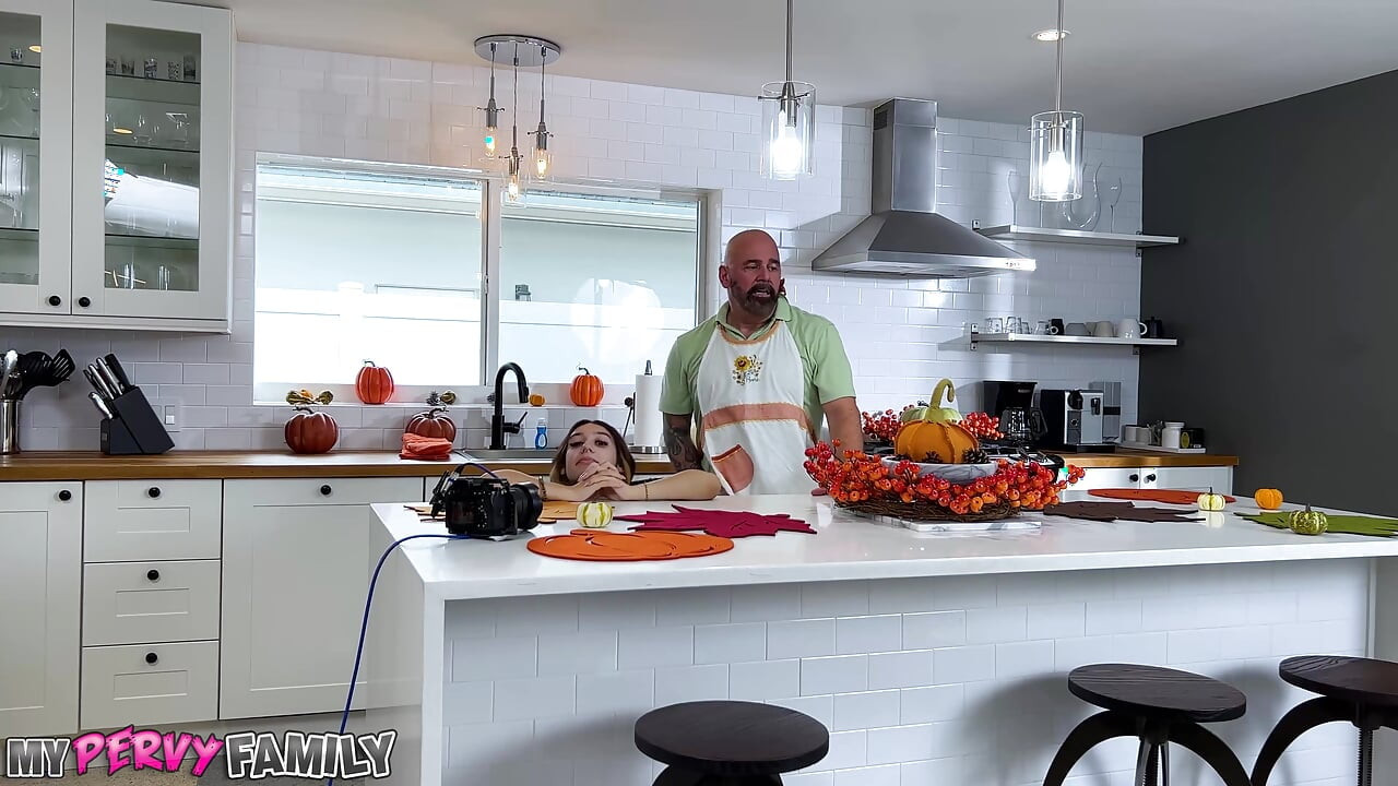 Mypervyfamily - Behind the Scenes with Violet Gems & Scott Trainor!