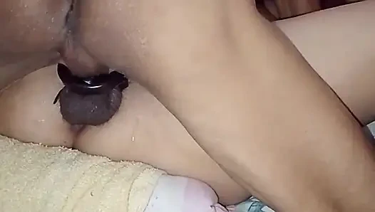 Cewek itu orgasme di posisi misionarisku sama dia