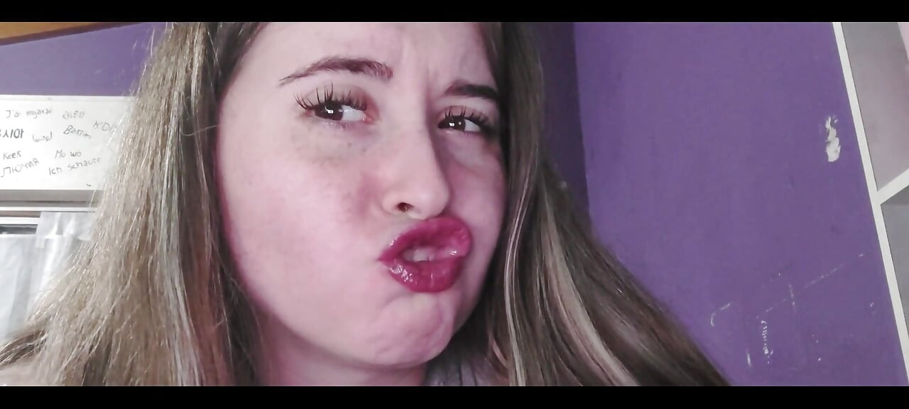 Rouge à lèvres rose avant de quitter la maison