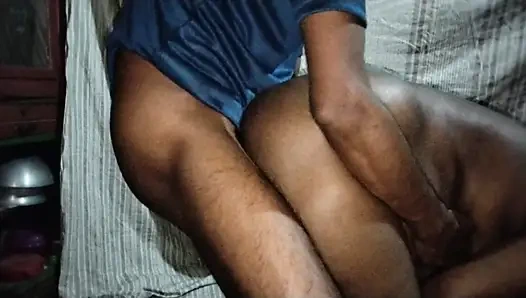 Hintli koca karısıyla sikişiyor