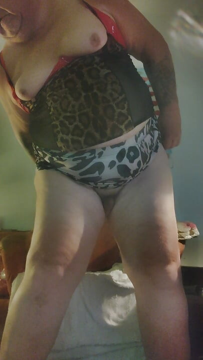 2026 SEXY GANGSTAZZ MASTURBATING, WATCHING A PORN,, FAT BELLY BIG ASS SMALL COCK REAL TITS