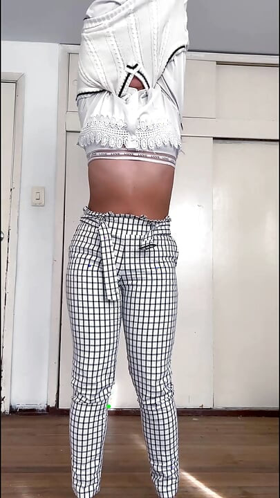 服を脱いで彼に抱かせる