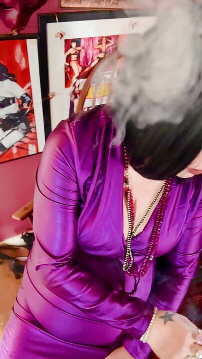 Your Glam Mum Tina Snua Smokes A Cigarette For Her Fans! Smoking Smoker