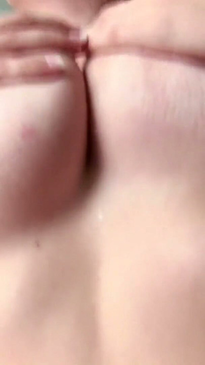 Big Tits Babe tief in Ihre Fotze ohne Kondom | Clip 2