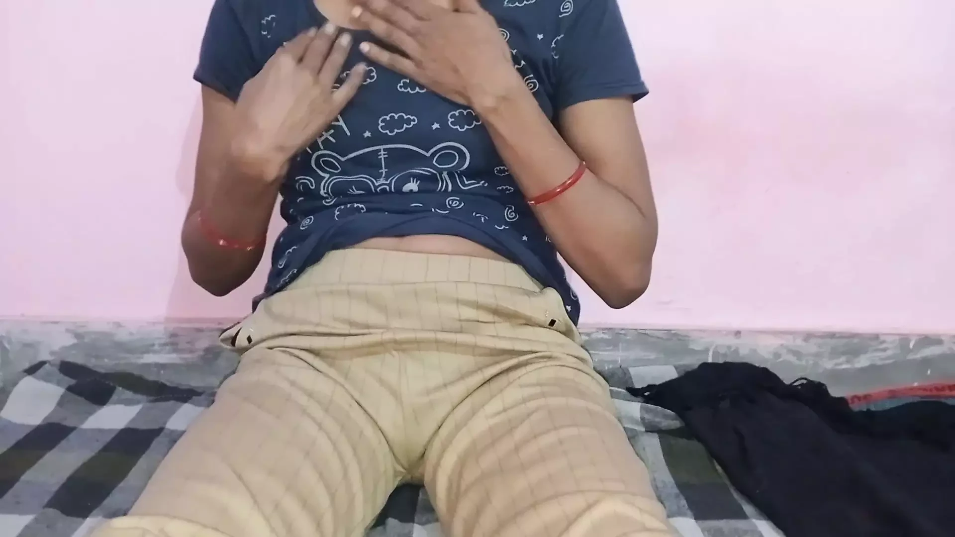 Desi girl masturbation desi larki ne apni ungli dali