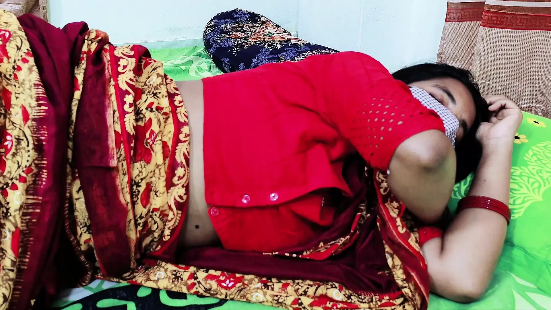 Naughty step-mom know how to satisfy her step-son Desi saree wear stepmom fuck xxx