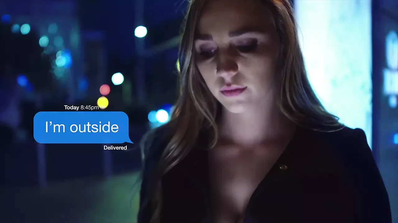 Blackedraw Abella Danger nu poate rezista să ia o pulă neagră după fotografie