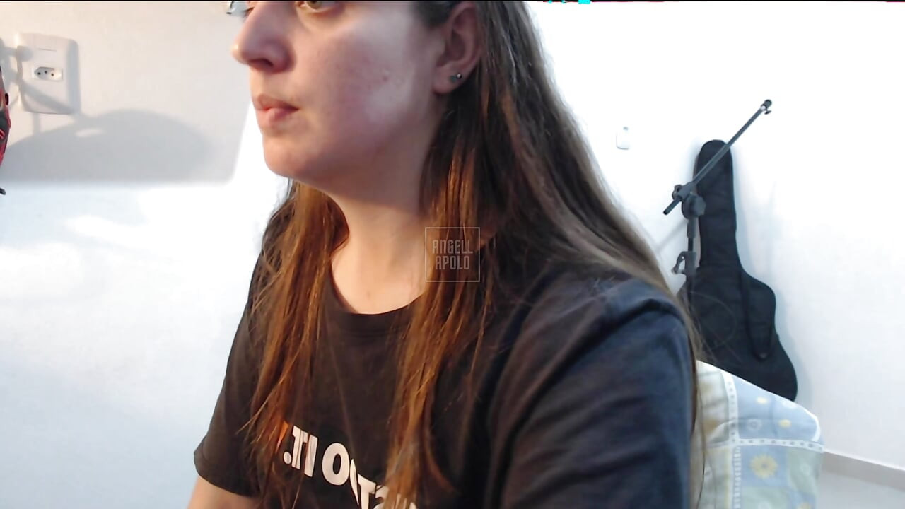 Blond duży tyłek tańczy na żywo, aż będzie naga