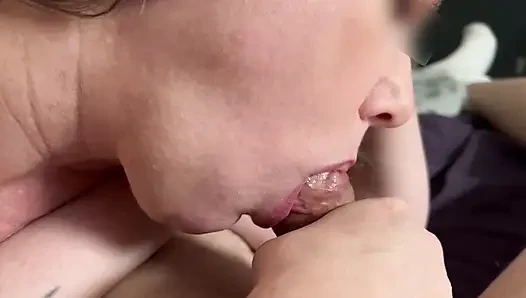 Istri nakal ini lagi asik nyepong dan ngocok kontolmu sampai toketnya dicrot sperma hangatnya