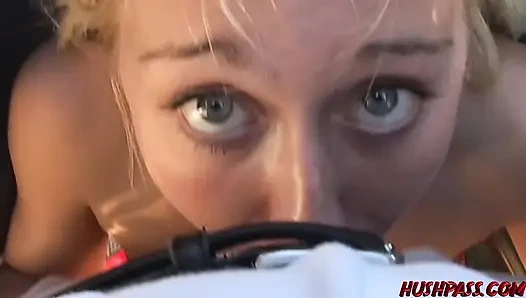 Öffentliche nacktheit an der tankstelle bekommt goldie coxx ganz gepumpt