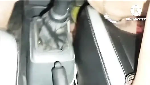 Sezon 161. Kıyafetlerini arabada aç. Erkek arkadaş onu önünde sikiyor