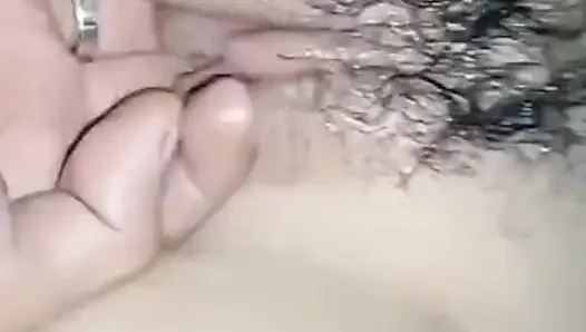 Aşka gerek yok ama yine de vücudunun sıcaklığını hissediyorum