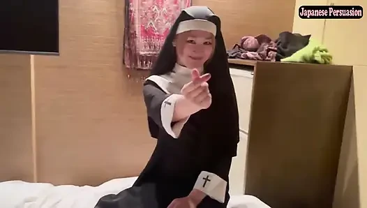 Cewek imut dengan kostum cosplay ini mencuri perhatian, chemistry pribadi berubah jadi video rahasia yang berani