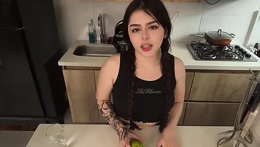 Ngentot pantat besar teman saudara tiriku