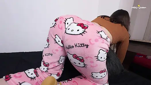 Kakak tiriku kehilangan antingnya dan mengganti rugiku karena aku menemukannya kembali