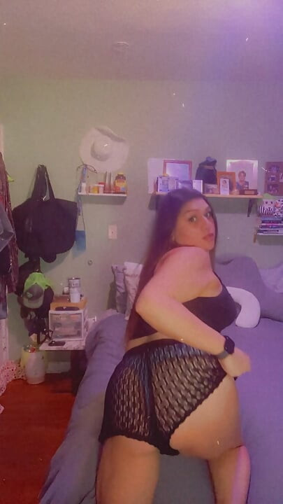 Cette baiseuse excitée adore l’humiliation