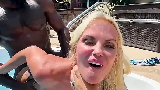 Pool doppel hotwife BBC dreier mit Fix Lora Cross und tatiana steele