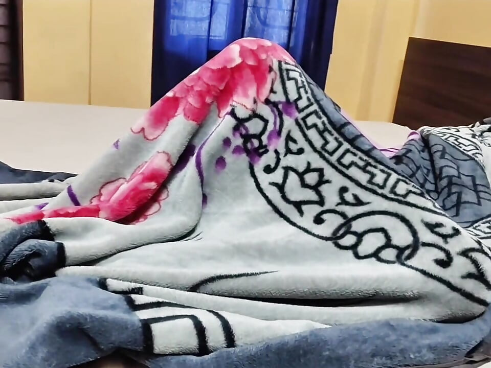Můj nevlastní bratr mě ošukal v koupelně, když jsem byla sama doma