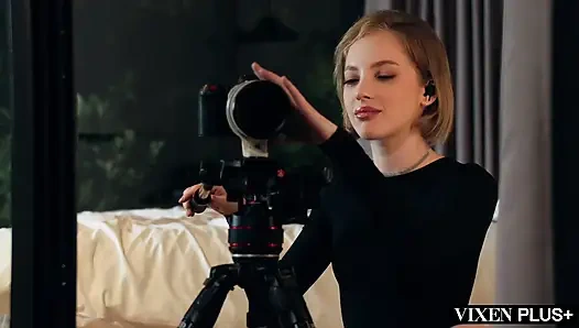 Vixenplus bella menggoda nata gold dan pacarnya untuk seks threesome intens