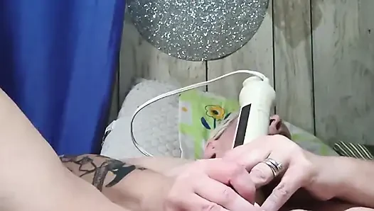 Titreyen titreşimler o kadar yüksek ki roudy'ye boşalıyor