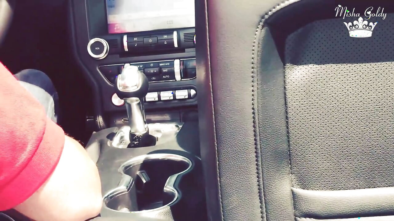 Feet tease in mustang cabriolet